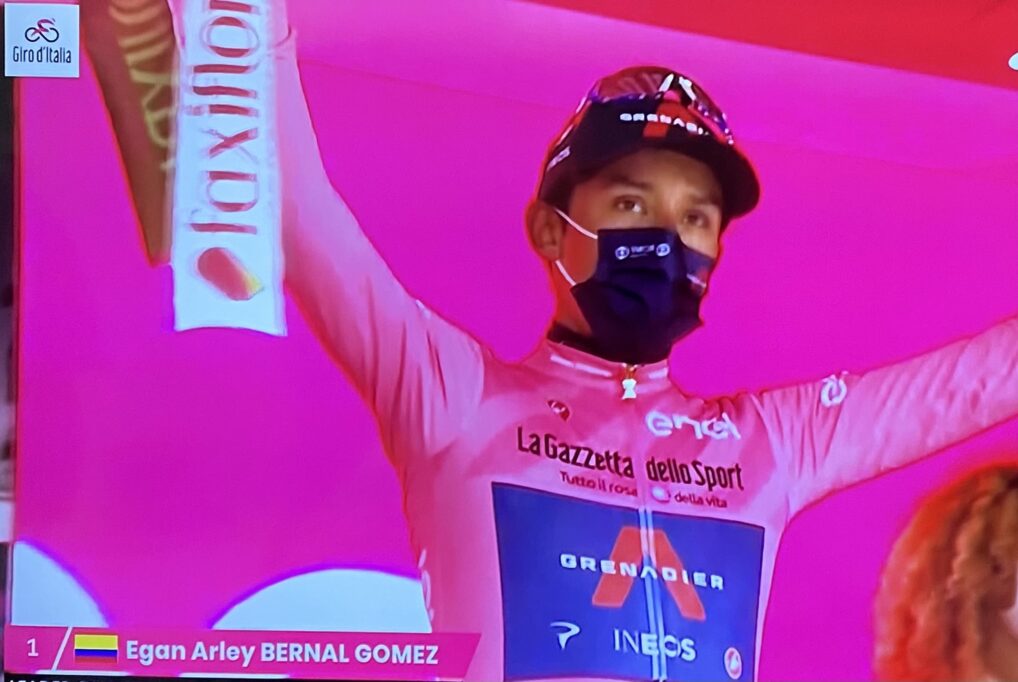 Egan Bernal ganó la novena etapa y es el nuevo líder del Giro de Italia ...