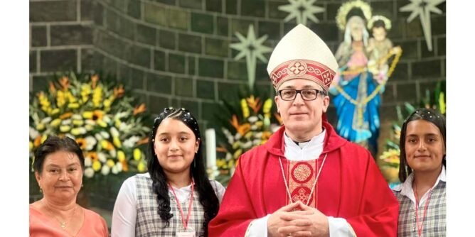 Monseñor Juan Carlos Cárdenas Toro en la basílica Nuestra Señora del Rosario de Sandoná