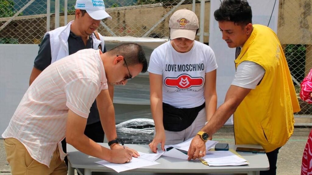Entrega de dotación a víctimas de Cumbitara