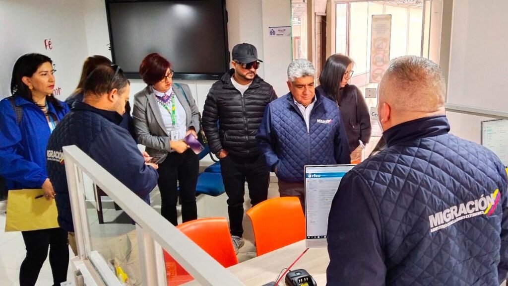 Centro de atención fronteriza en el puente internacional de Rumichaca