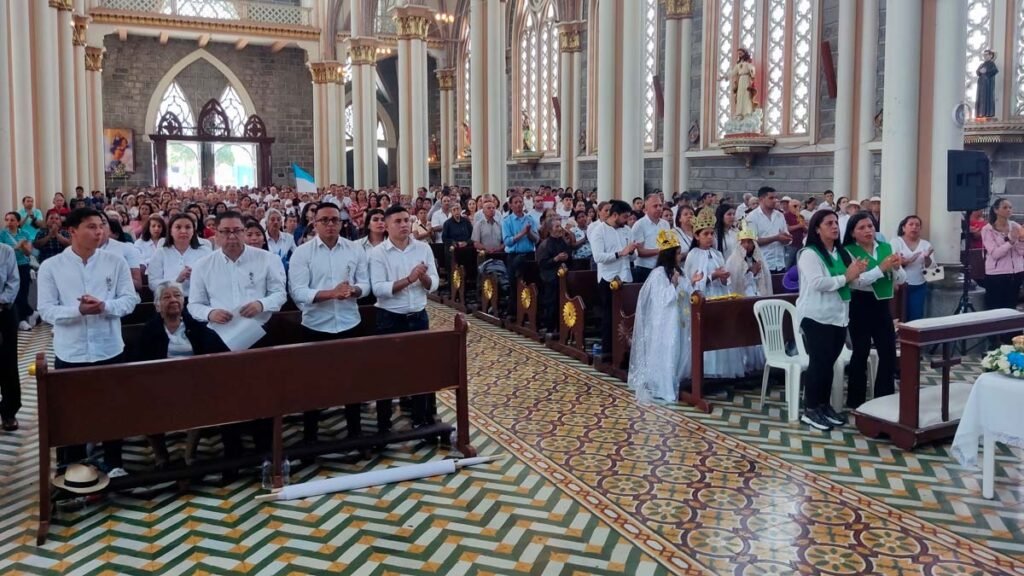 Asistentes a la basílica