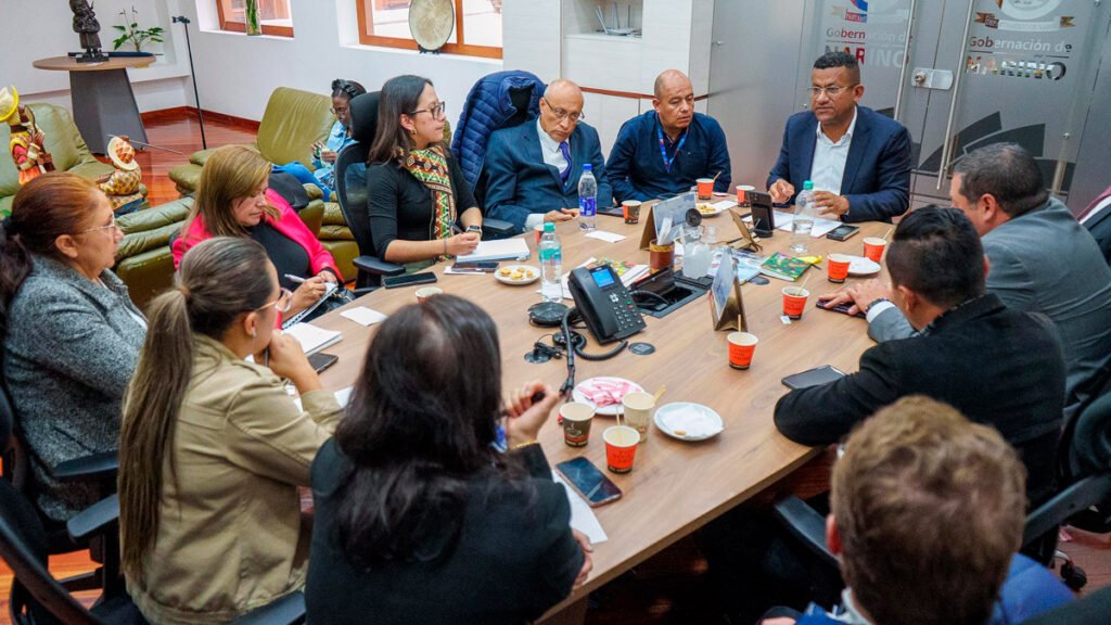 Reunión para construir centro de convenciones