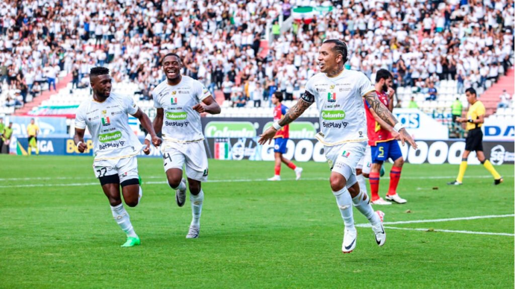 Partido de fútbol entre Once Caldas y Deportivo Pasto