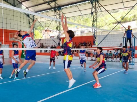 Partido de voleibol masculino