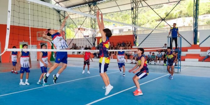 Partido de voleibol masculino