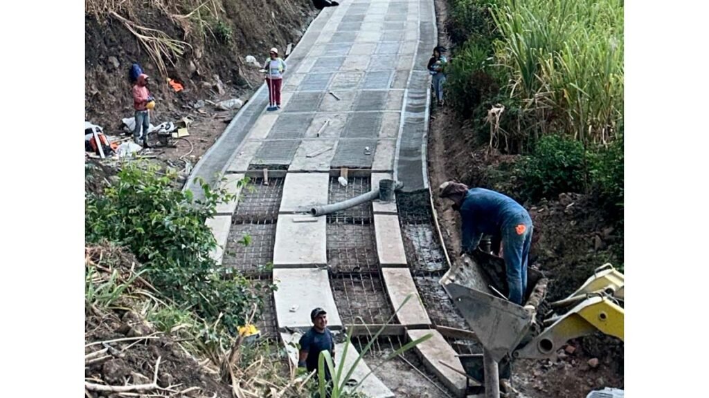 placa huella en la vía Alto Jiménez