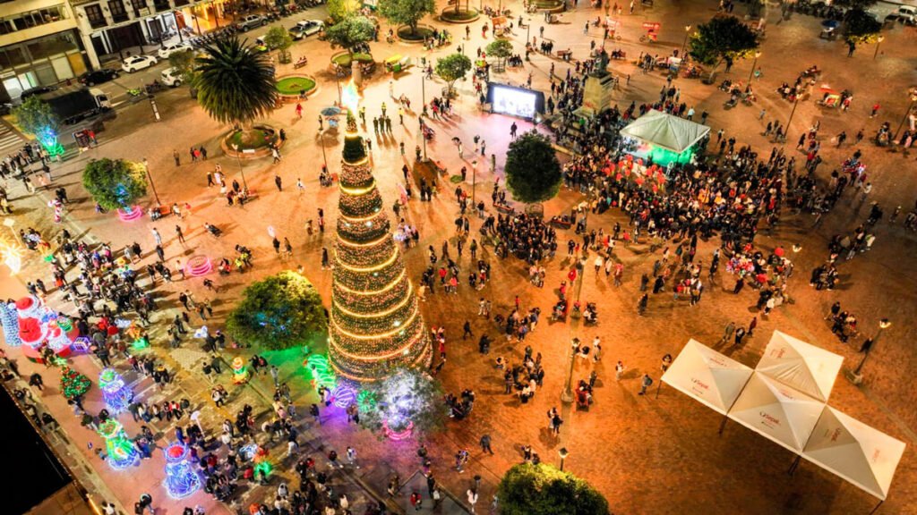 Iluminación en el parque Nariño de Pasto