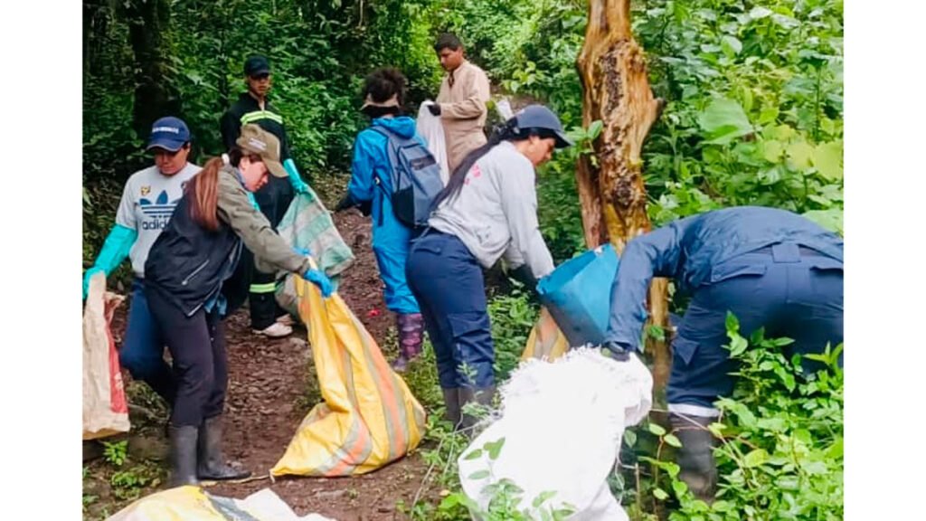 Recolección de residuos sólidos en la celebración del río Guáitara en Consacá