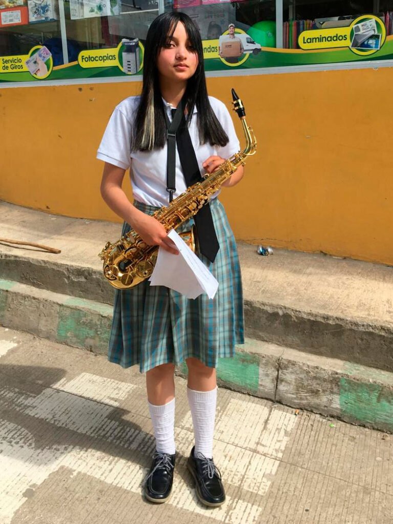 Laura Bolaños Cruz, intérprete del saxofón