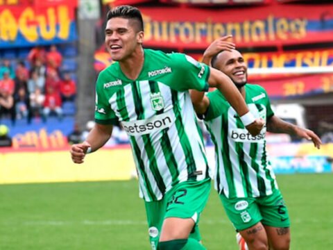 Jugadores de Nacional celebran el gol ante el Deportivo Pasto