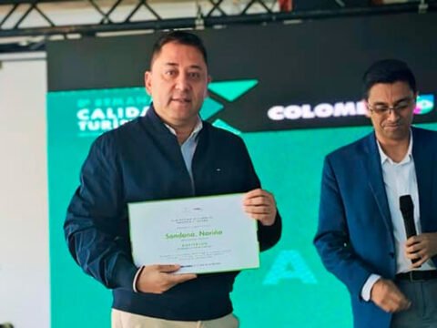 Alcalde de Sandoná recibe certificación de turismo sostenible