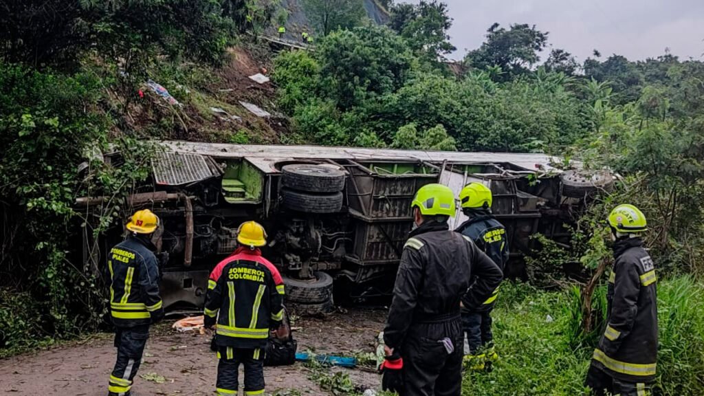 Bus de turismo se accidentó con 42 personas