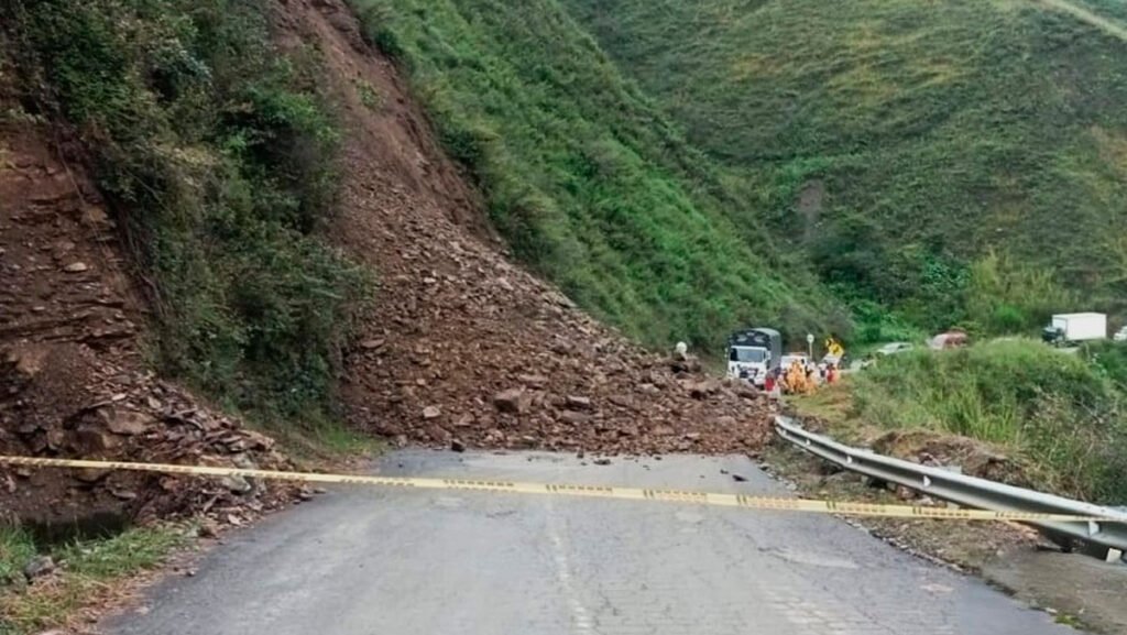 Derrumbe bloqueó vía del norte de Nariño