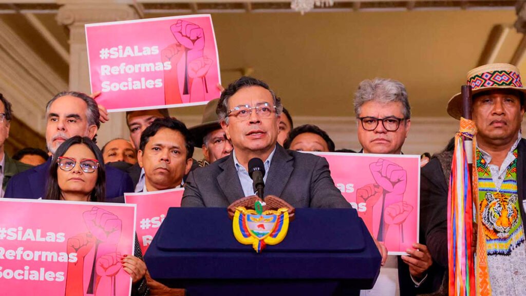 El presidente Gustavo Petro anuncia consulta popular para decidir sobre reformas laboral y de saludd
