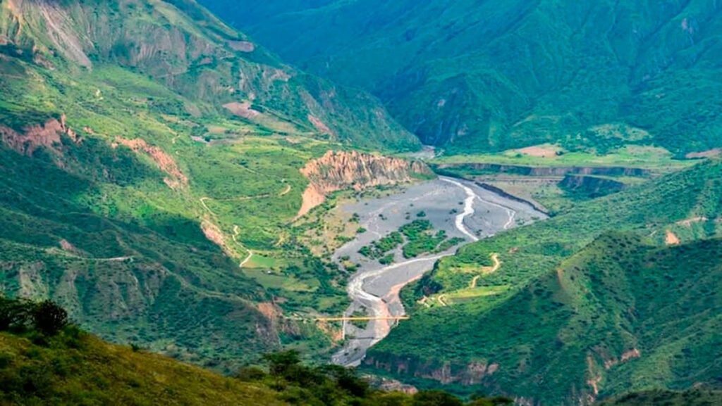 Puente de Guambuyaco entre El Peñol y Taminango