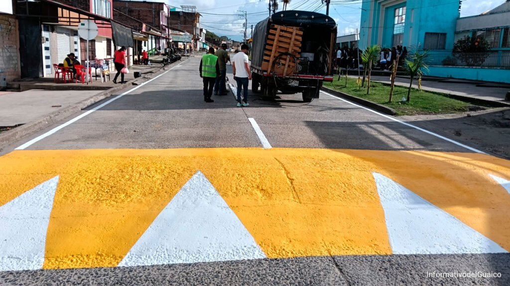 Señalización de la carrera 5 frente a la IESTA