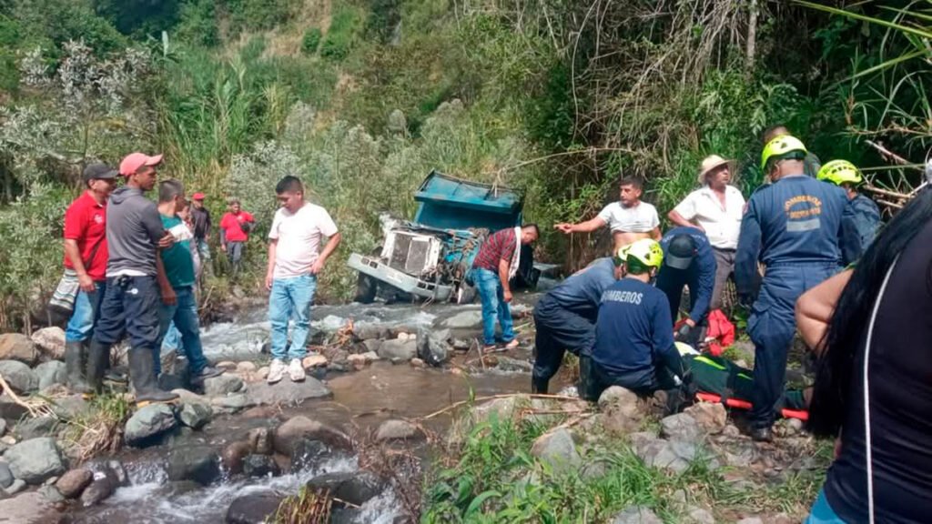 Accidente de volqueta en la vía Ancuya - Guaitarilla