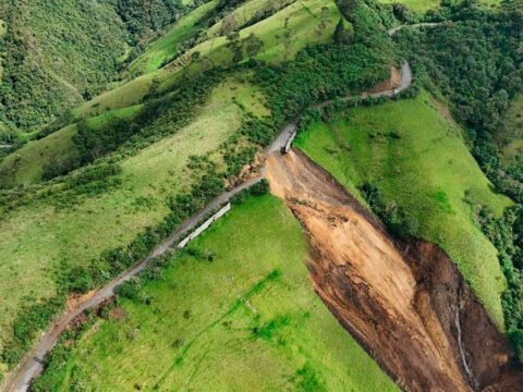 Deslizamiento en Pazisara, vía San Rafael - Plazuelas, La Cruz