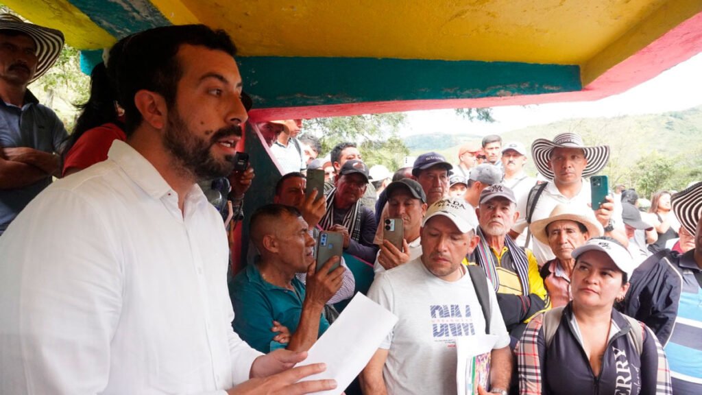 Levantaron bloqueo de la vía Buesaco - El Empate