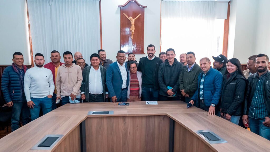 Líderes comunitarios de Arboleda se reunieron con el gobernador de Nariño