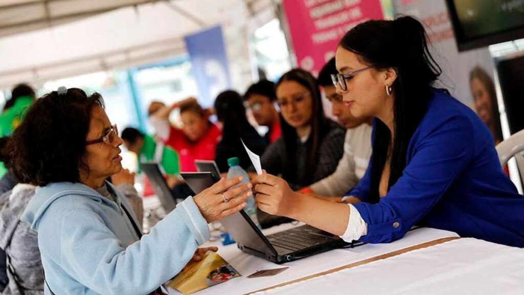 Pago de programas sociales en el Banco Agrario