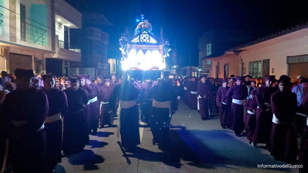 Procesión con el Santo Sepulcro