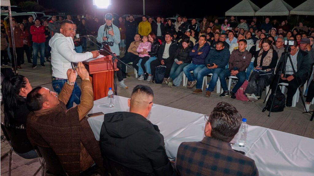 Anuncio del gobernador de la pavimentación de la calle 18 de Ipiales