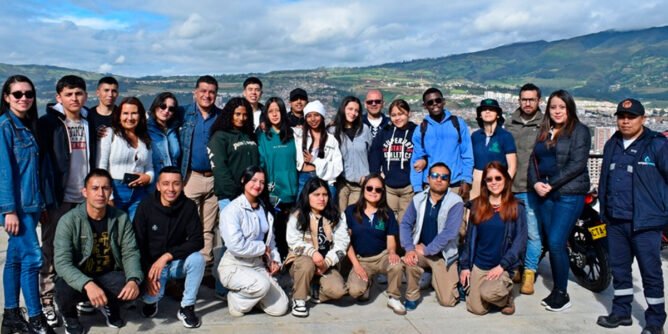 Aprendices del Sena en la planta Centenario de Pasto