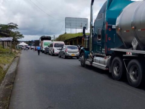 Bloqueo en el sector de El Diviso en la vía Tumaco - Junín