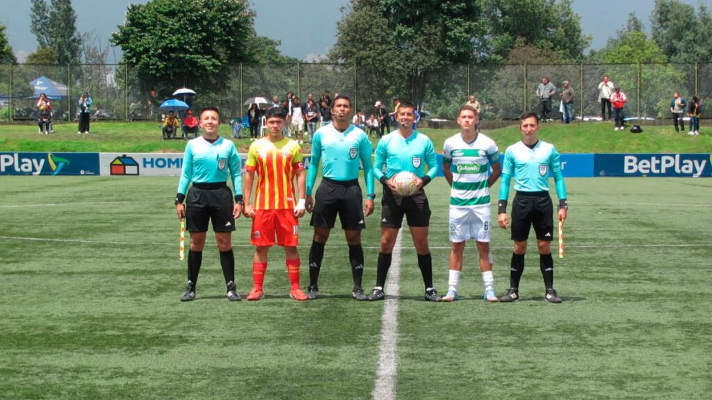 Cristian Betancourt Guerra, sandoneño que se destaca como árbitro en torneos nacionales