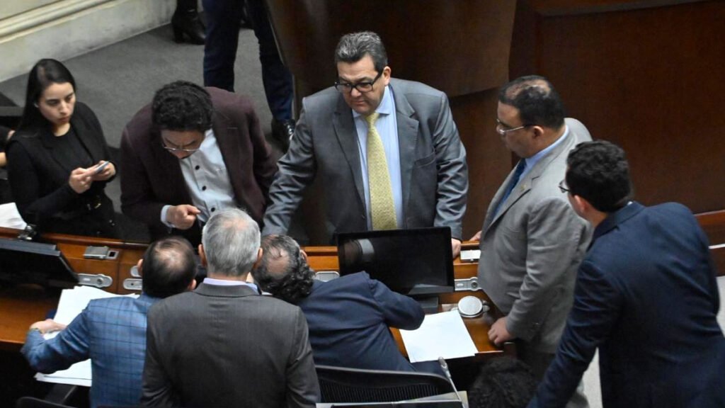 Debate sobre reforma laboral y consulta popular en el Senado