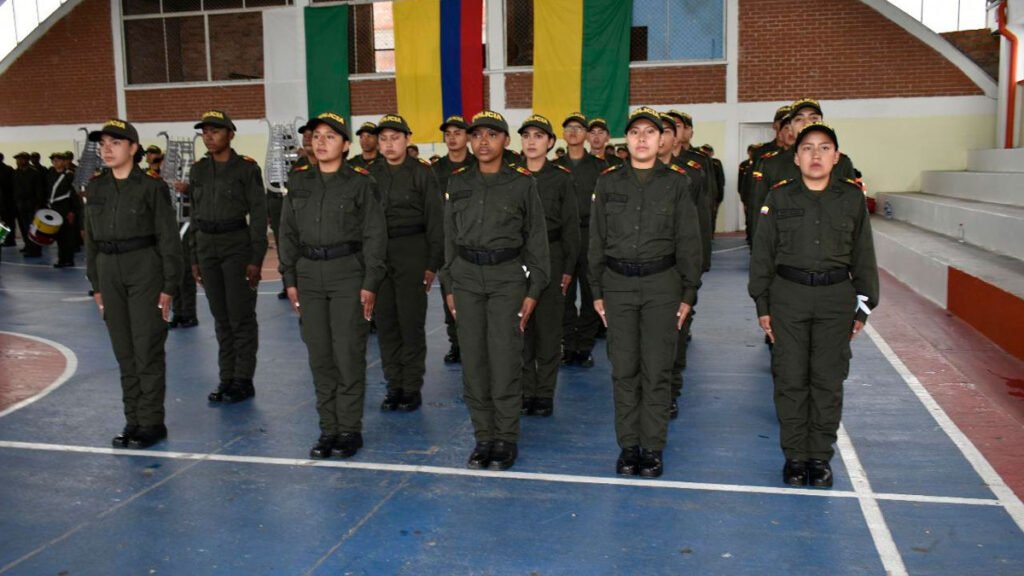 Juramento de bandera de auxiliares de Policía en Iles