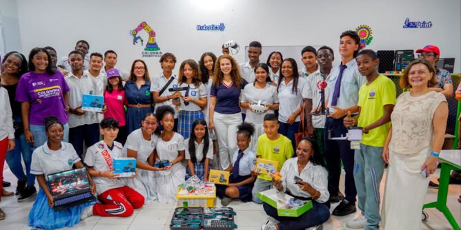 Ministerio de Ciencia inaugura laboratorios STEAM en Tumaco