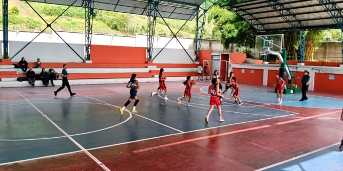 Partido del club Nastul BC en torneo de baloncesto sub 15