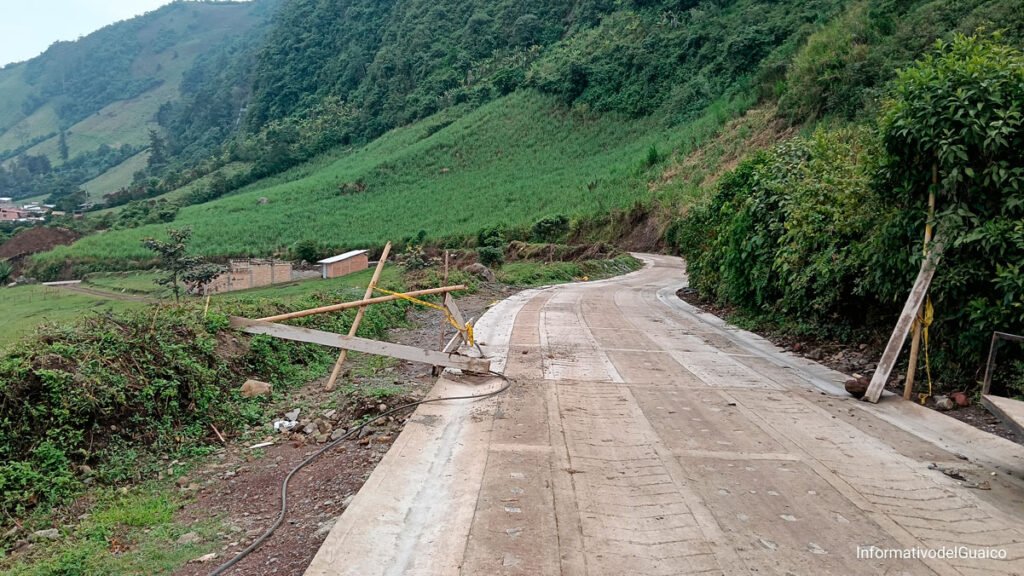 Placa huella a Alto Jiménez