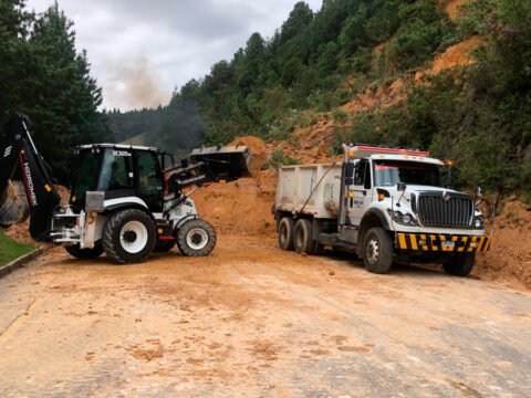 Remoción del deslizamiento de la vía Panamericana (par vial)