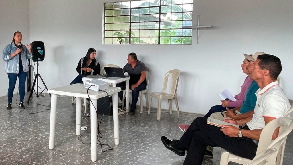 Socialización del contrato de construcción de tanque de almacenamiento de Acualoma