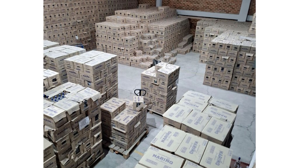 Cajas de aguardiente Nariño en bodega