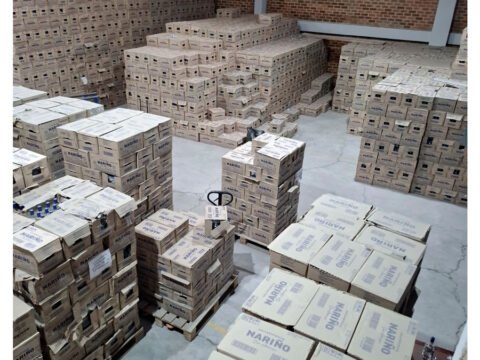 Cajas de aguardiente Nariño en bodega