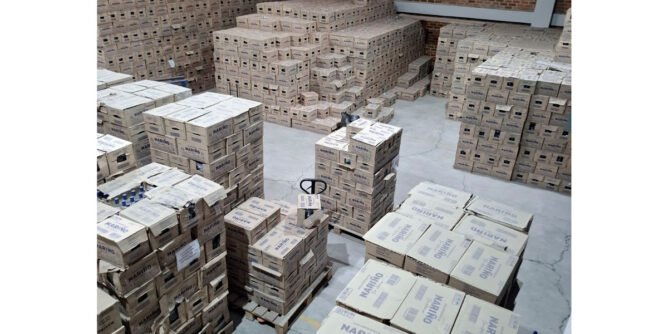 Cajas de aguardiente Nariño en bodega