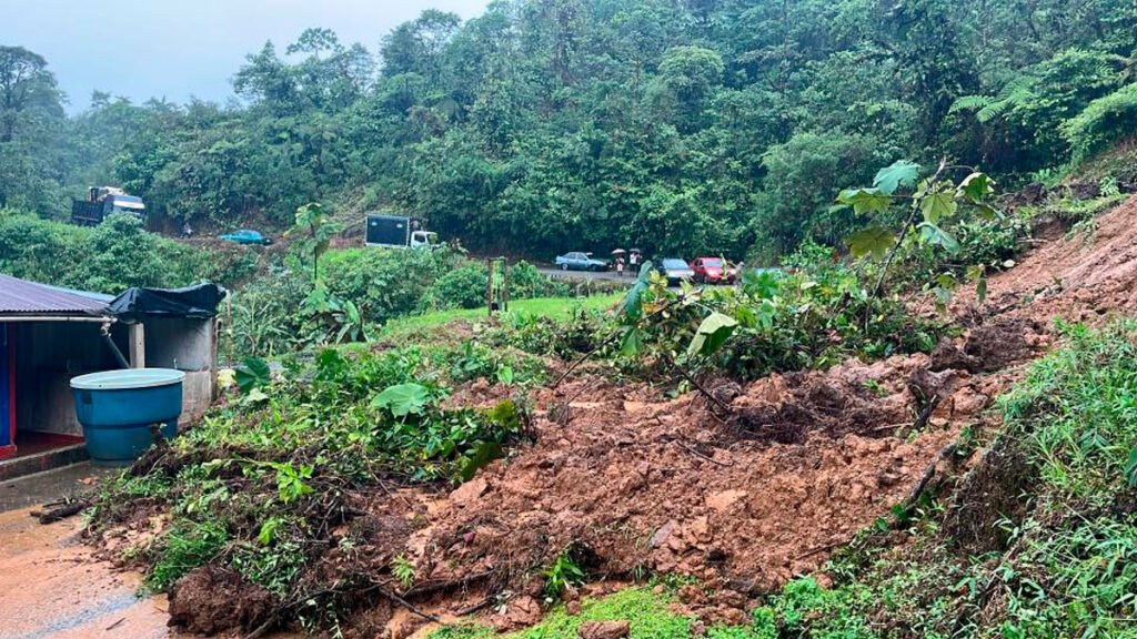 Derrumbe en la vía Junín - Barbacoas, Nariño