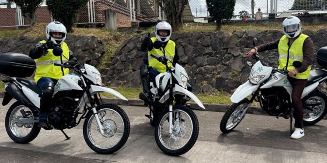 Dotación de motocicletas a instructores del Sena