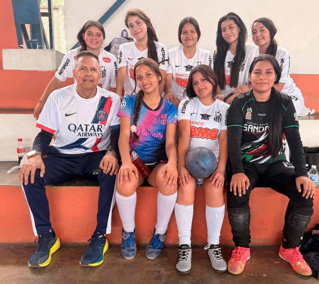 Equipo de fútbol de salón femenino de la IE Santo Tomás de Aquino de Sandoná