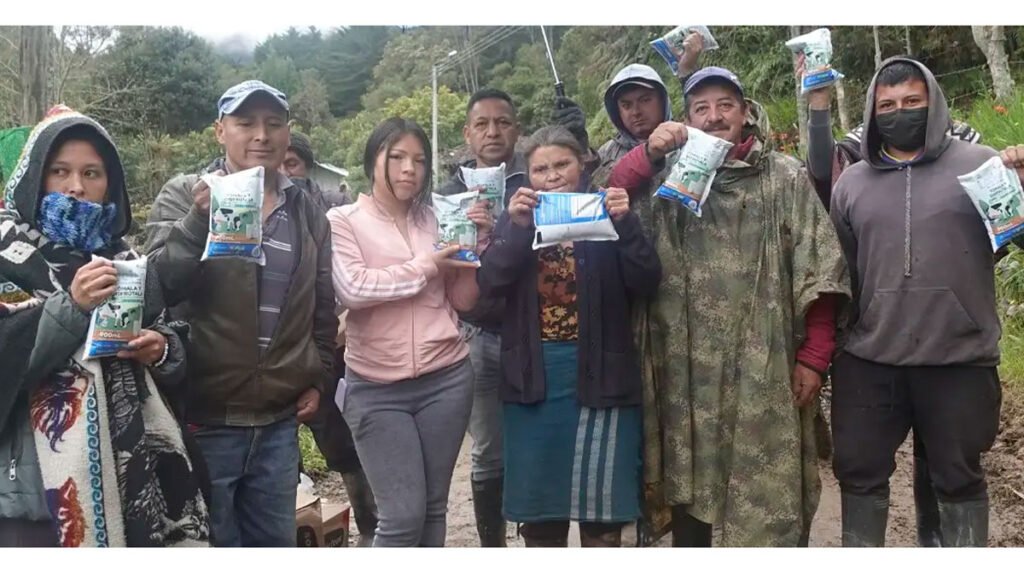 Ganaderos entregaron leche a familias de El Encano
