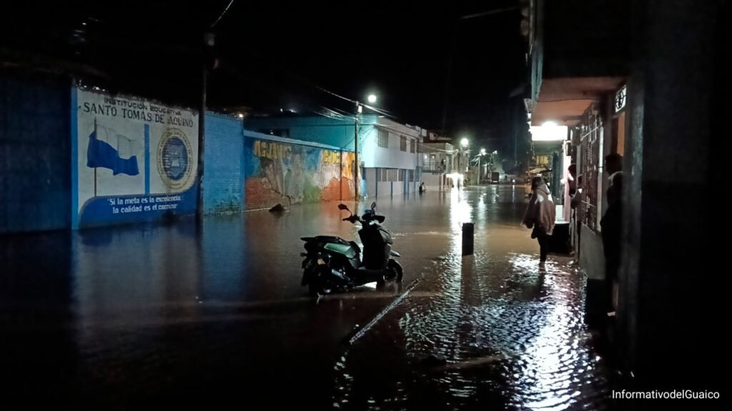 Inundación en la calle 12 con carrera 4 en Sandoná