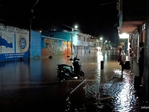Inundación en la calle 12 con carrera 4 en Sandoná