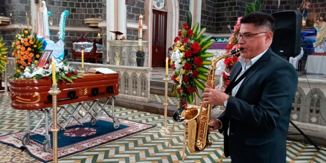 El maestro Diego Caicedo Arellano despide a Gerardo Fajardo Rojas