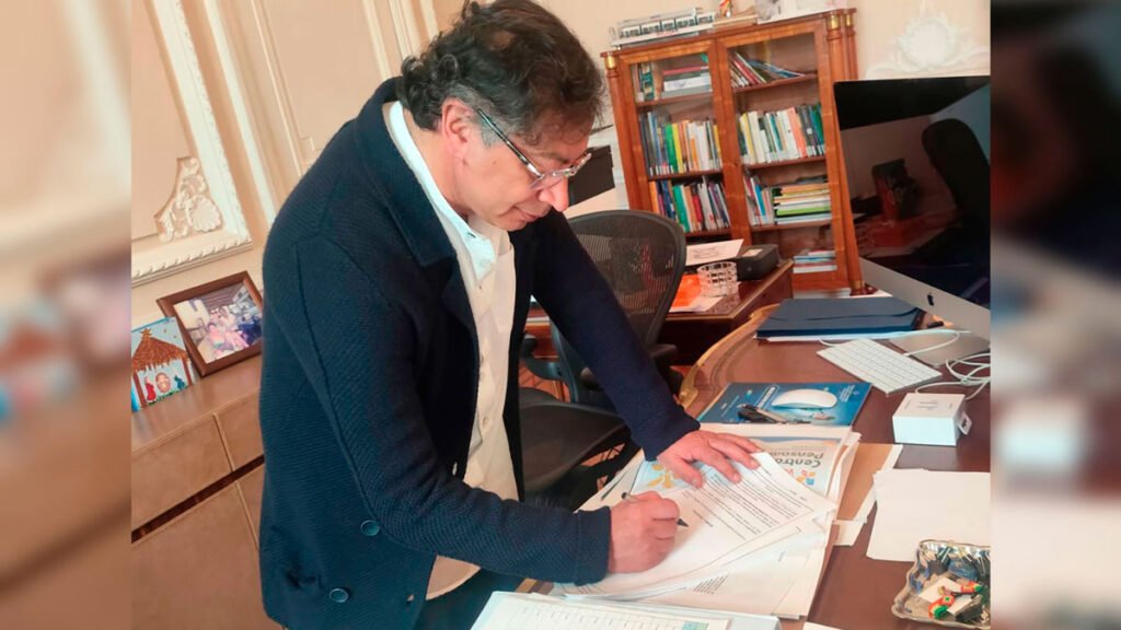 Presidente Petro firmó el decreto que convoca a consulta popular