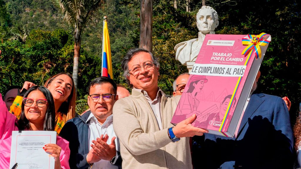 Presidente Petro luego de sancionar la Ley Laboral