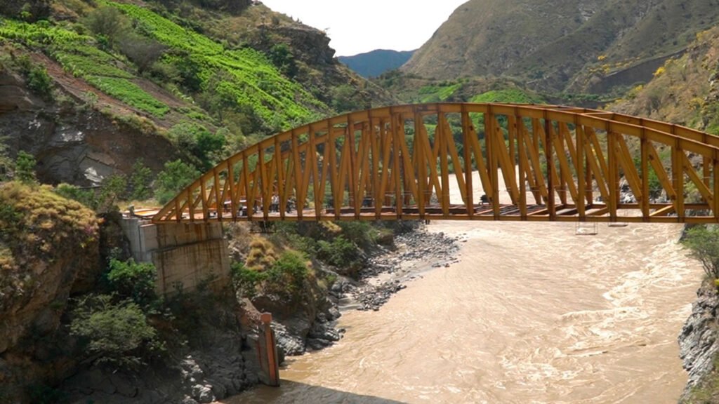 Puente Puerto Rico sobre el río Patía, entre Policarpa y El Peñol